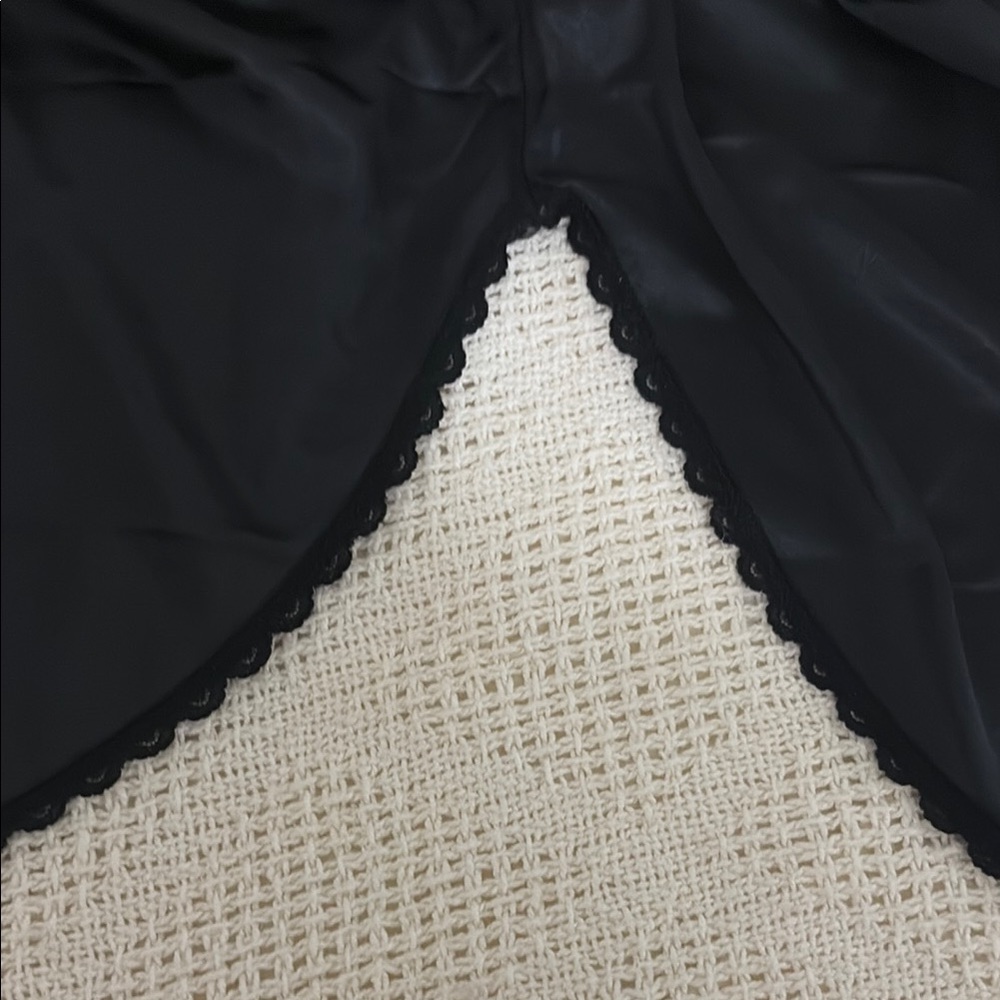 ❤️3/$15❤️ Vintage Warners Black Half Slip with slit - Picture 10 of 12